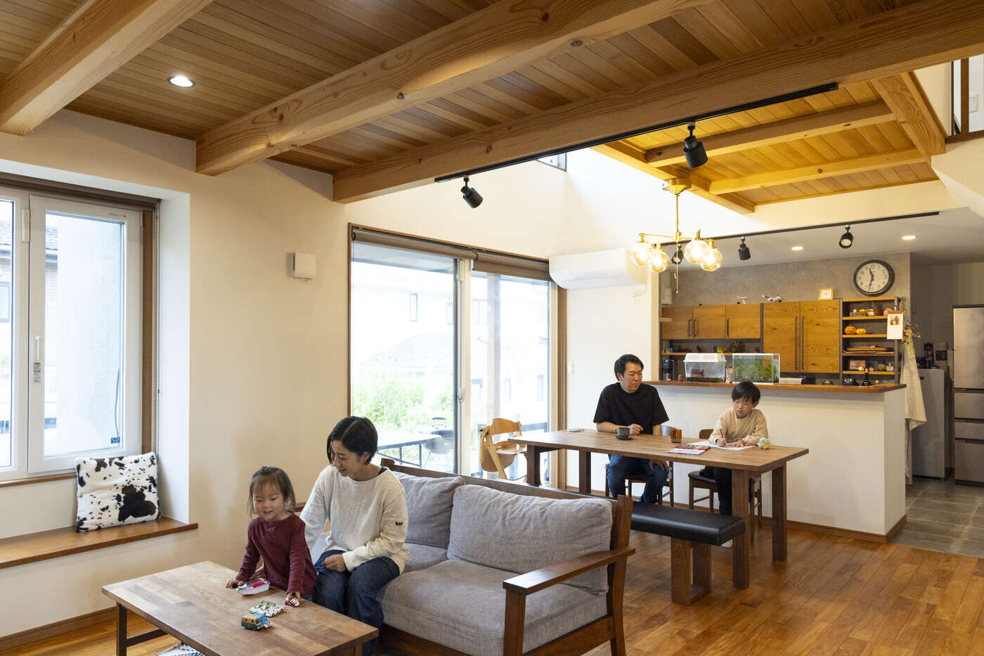たくさんの笑顔が集まる、あたたかで開放的な住まい